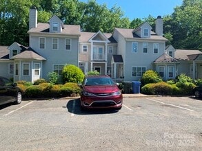 Building Photo - 7332 Mdw Gln Dr