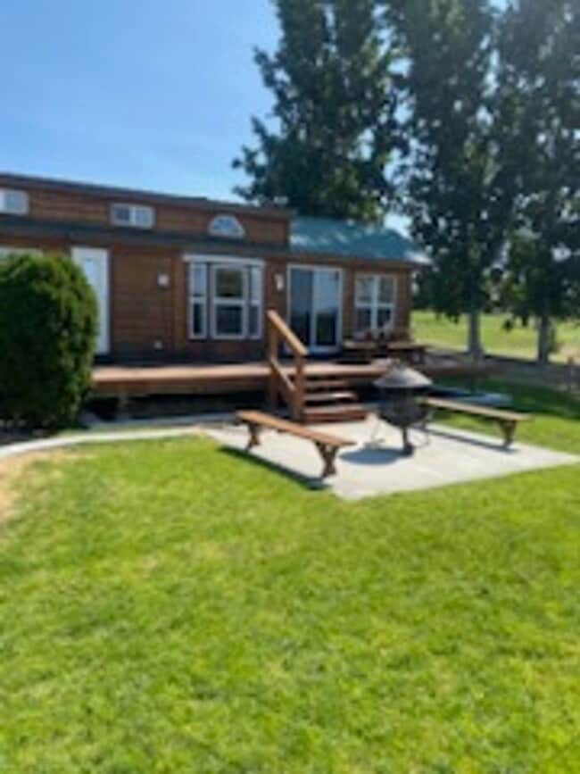 Building Photo - Mardon/ Potholes Tiny Home- Hunting/ Fishing/ Golfing/ Community Events