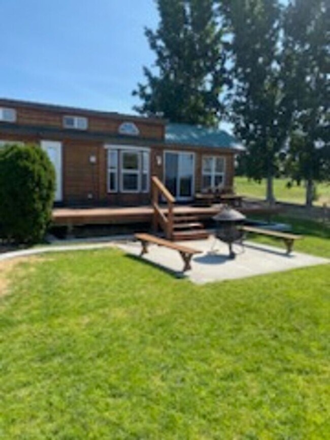 Foto del edificio - Mardon/ Potholes Tiny Home- Hunting/ Fishing/ Golfing/ Community Events