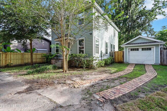 Foto del edificio - 1228 Willow Ct