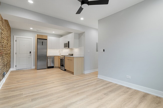 Building Photo - 1556 W Juneway Terrace