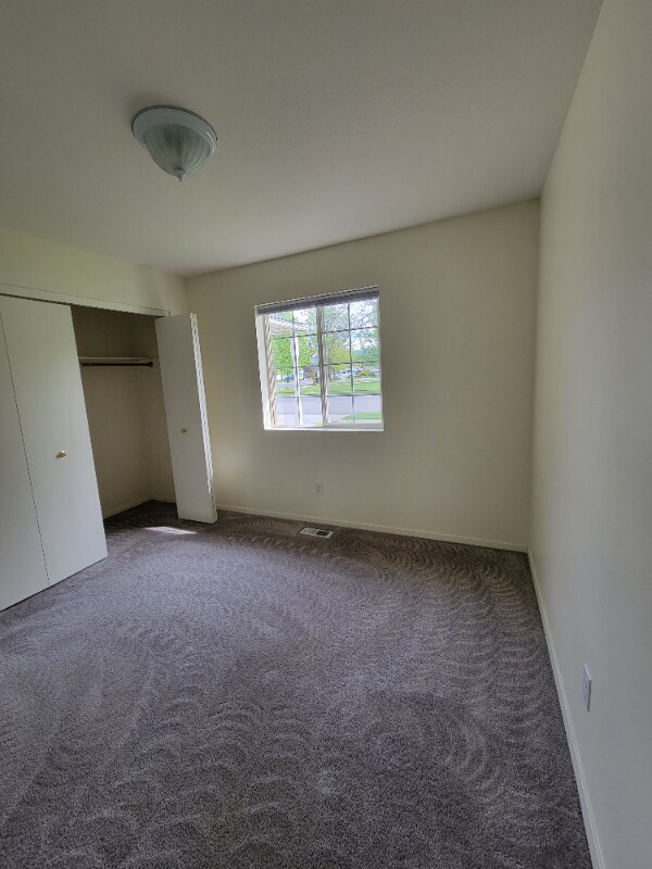 Building Photo - 2223 Teal Dr