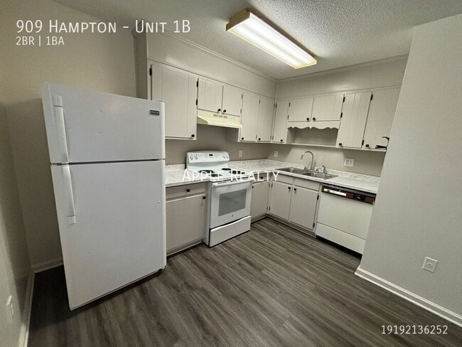 Building Photo - 909 Hampton-Unit 1B