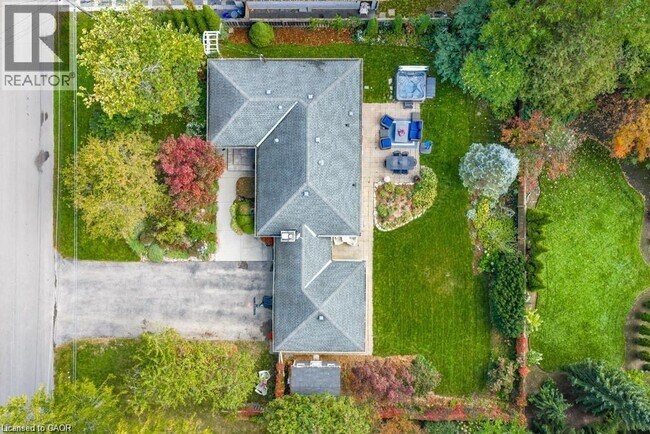 Photo du bâtiment - 32 Parker Ave