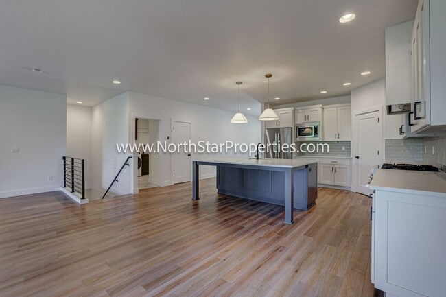 Building Photo - 2542 NW Marken St