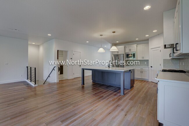 Building Photo - Beautiful home in NW Bend
