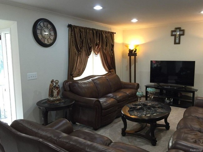 Foto del edificio - 8561 Hampshire Dr