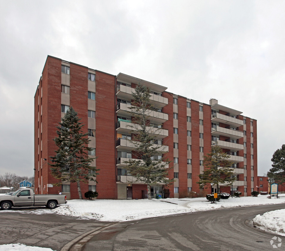 Primary Photo - 230 Nipigon St