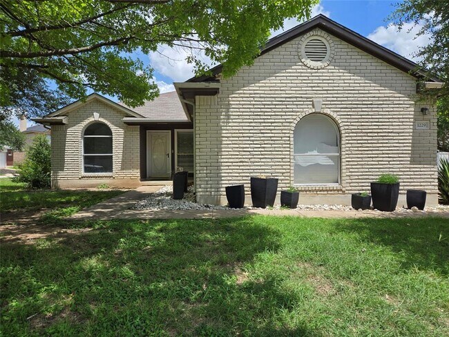 Foto del edificio - 1229 Hughmont Dr