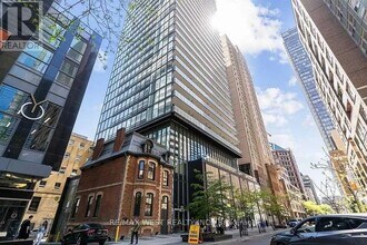 Building Photo - 15 Grenville St