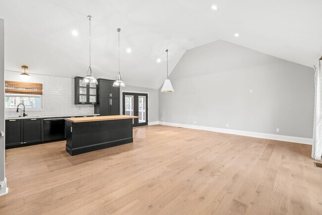 Foto del edificio - 3800 Terrebonne Ct