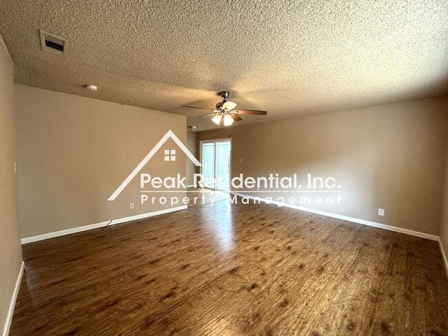 Foto del edificio - Charming Elk Grove 3bd/2ba House with 2 Ca...