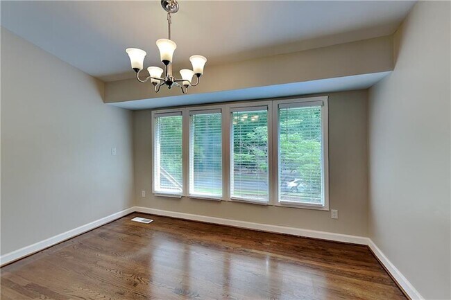 Foto del edificio - 3777 Junction Dr NW
