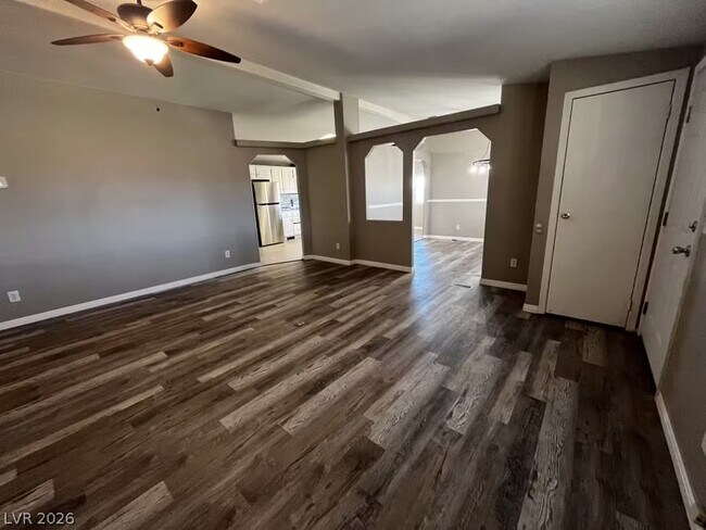 Foto del edificio - 225 S Pioneer Rd