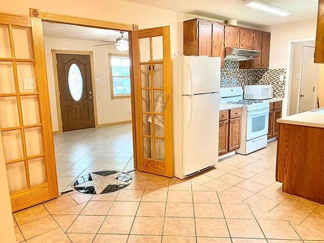 Primary Photo - 8112 S 35th Terrace