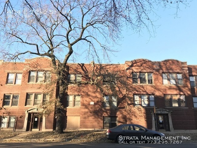 Foto del edificio - 404 E 72nd St #1A - $1050/m. (3br/1bath)