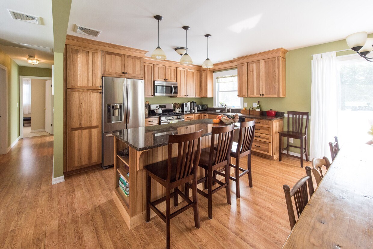 Primary Photo - 16 Beechwood Dr