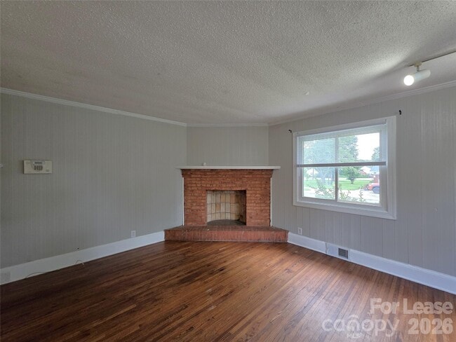 Building Photo - 1310 Oakwood Ave