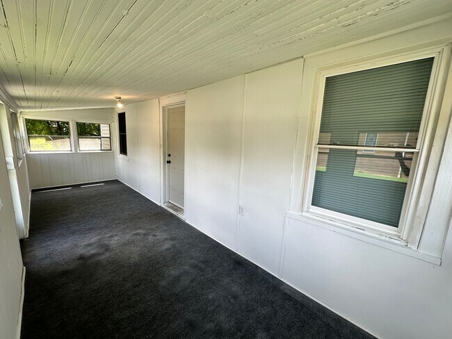 Foto del edificio - 3-Bedroom Home Walking Distance to Longwoo...