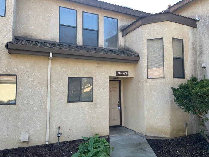 Turlock 2Bedroom 2.5 Bath Single Story Home Townhome Rentals in