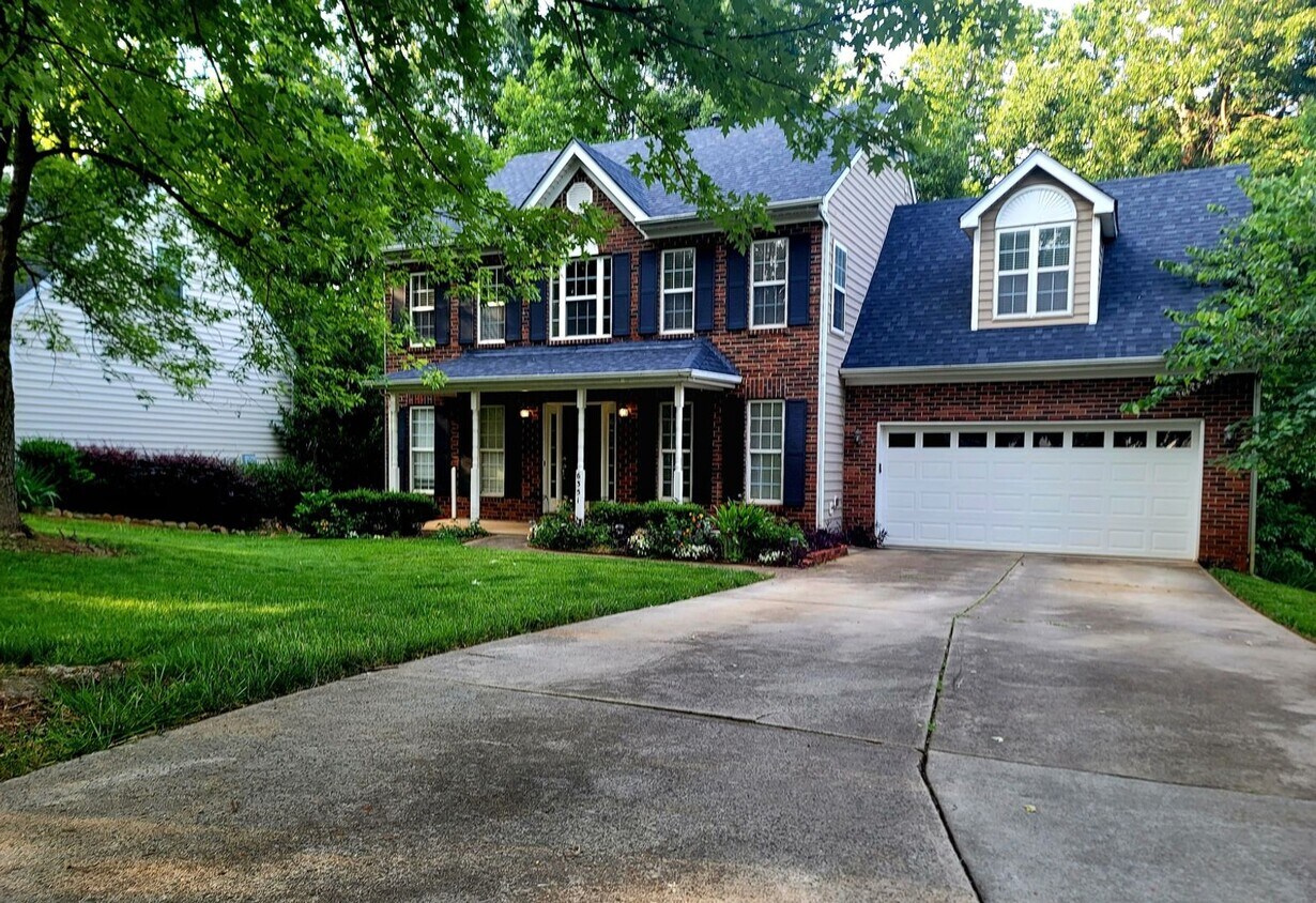 Primary Photo - Charming and Spacious 4BR House in a Peace...