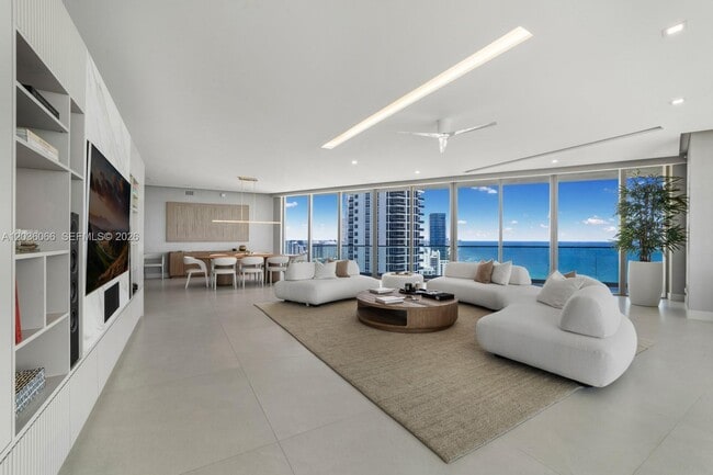 Foto del edificio - 18975 Collins Ave
