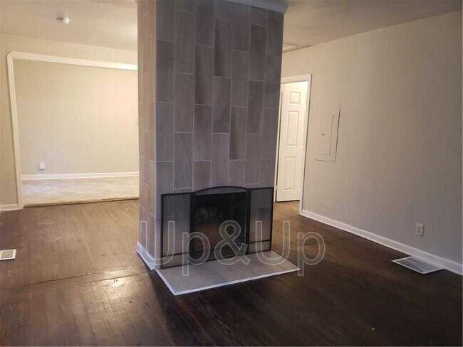 Building Photo - 2401 Macon Dr SW