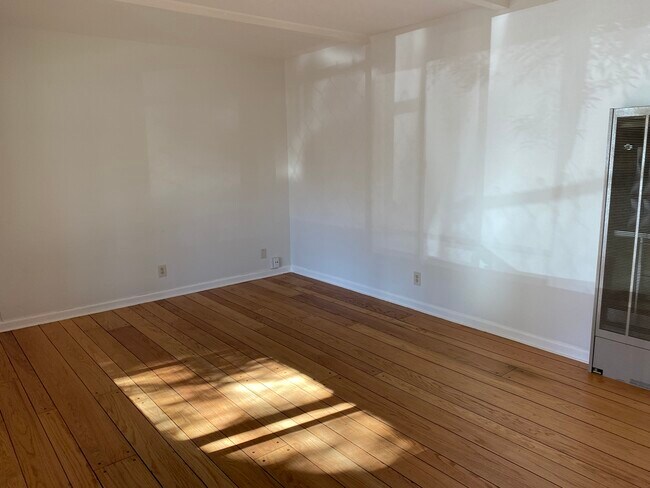 Building Photo - 2353 83rd Ave
