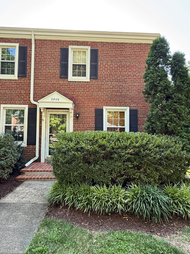 Primary Photo - 2809 S Abingdon St