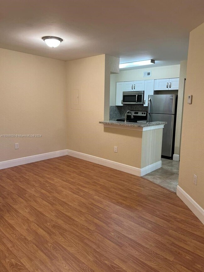 Foto del edificio - 2831 N Oakland Forest Dr