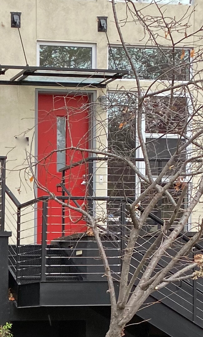 Award Winning "Red Door" Complex - 44 Iron Horse Ln Townhome