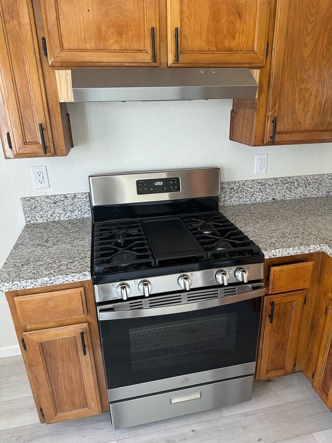 Building Photo - 550 DRIFTWOOD AVE - 2 BEDROOM 1 BATH - TULARE