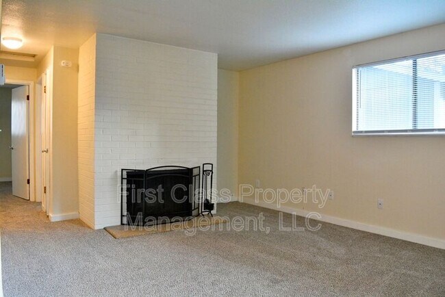 Building Photo - 525 NW 18TH Ave