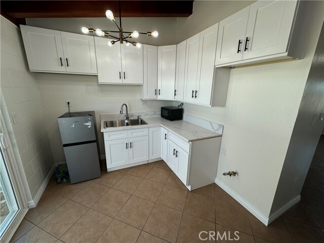 Building Photo - 1624 E La Cadena Dr