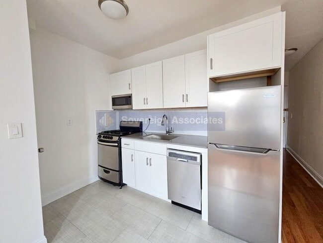 Building Photo - 515 W 168th St