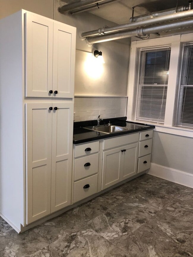 Interior Photo - Saxony Manor