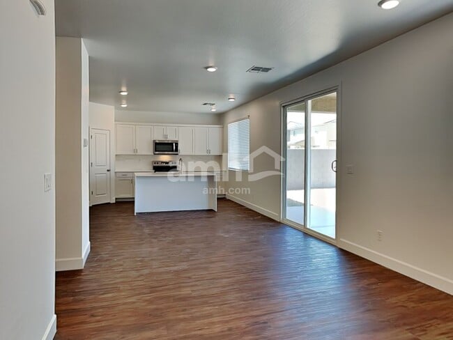 Foto del edificio - 17110 W Lawrence Ln