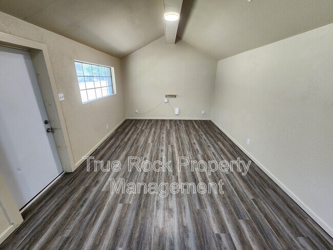 Foto del edificio - 902 W 14th St