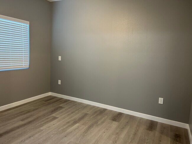 Foto del edificio - 11656 Adenmoor Ave