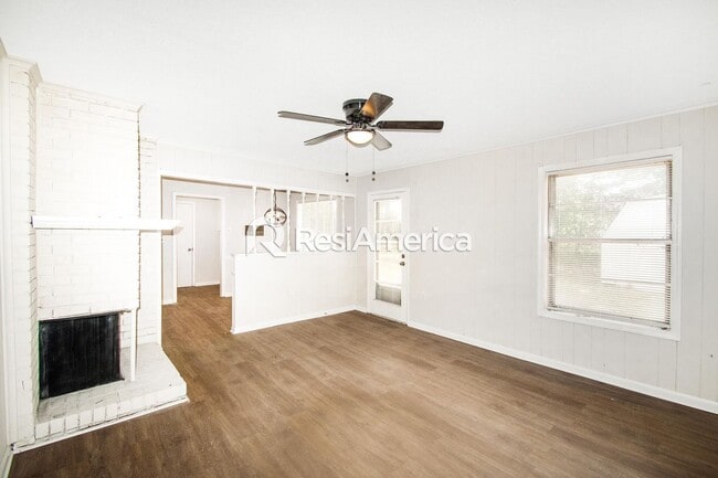 Building Photo - FULLY RENOVATED home in great part of 38135!