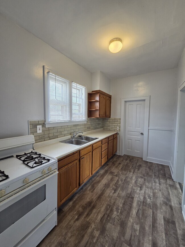 Building Photo - 655 11th St NW