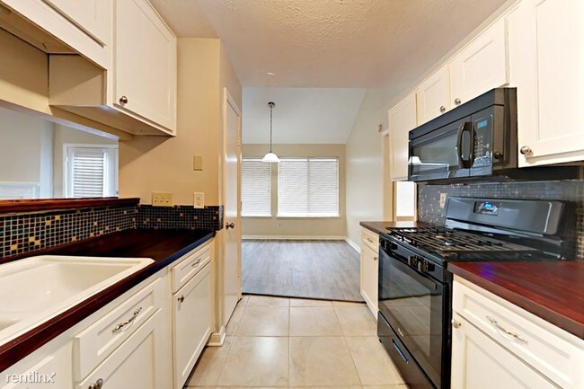 Building Photo - 4814 Brooklawn Dr