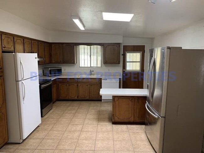 Foto del edificio - 1528 N Sycamore Blvd