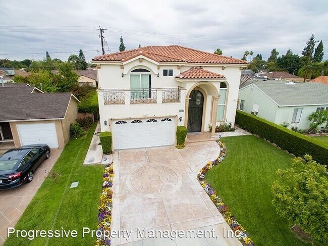 Foto del edificio - 4 br, 3 bath House - 8719 Elmont Ave.