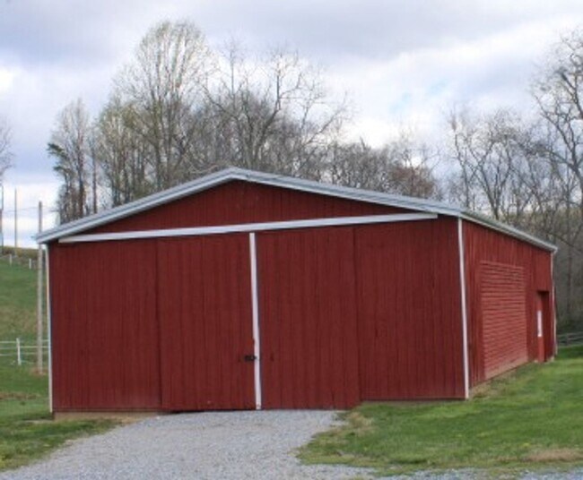 Foto del edificio - Single Family Farm House