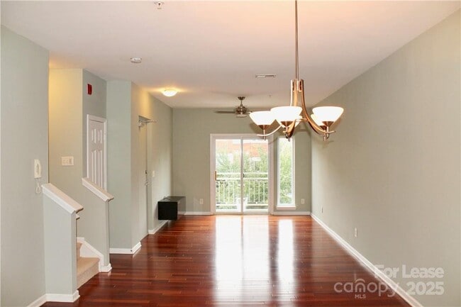 Building Photo - 625 Raphael Place