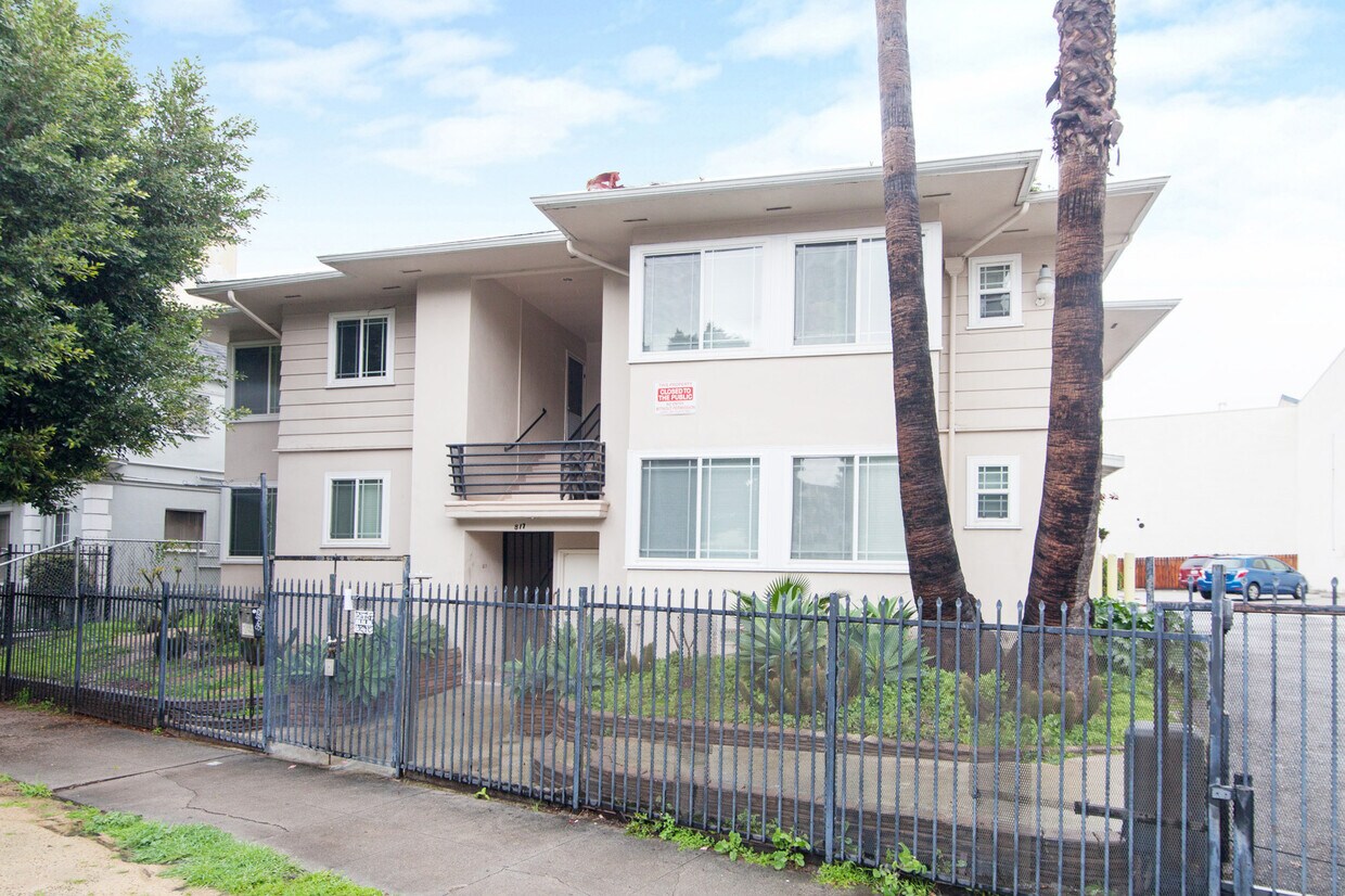 Primary Photo - 823 S Serrano Ave