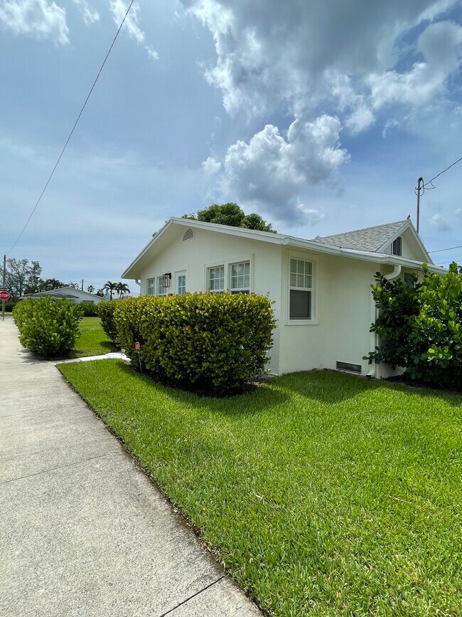 Foto del edificio - 431 N Lakeside Dr