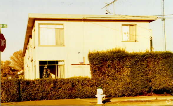 Building Photo - 402 N Fair Oaks Ave