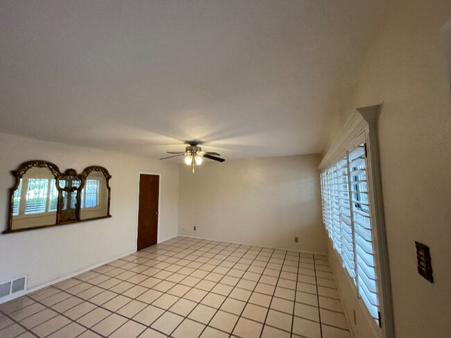 Building Photo - 608 Alicia Dr
